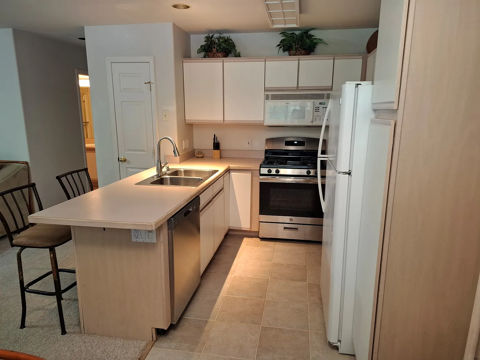 2 bed, 900 sqft, $1,425 — Photo 2