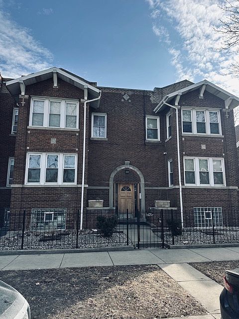 1st image of 7111 S Vernon Ave #1