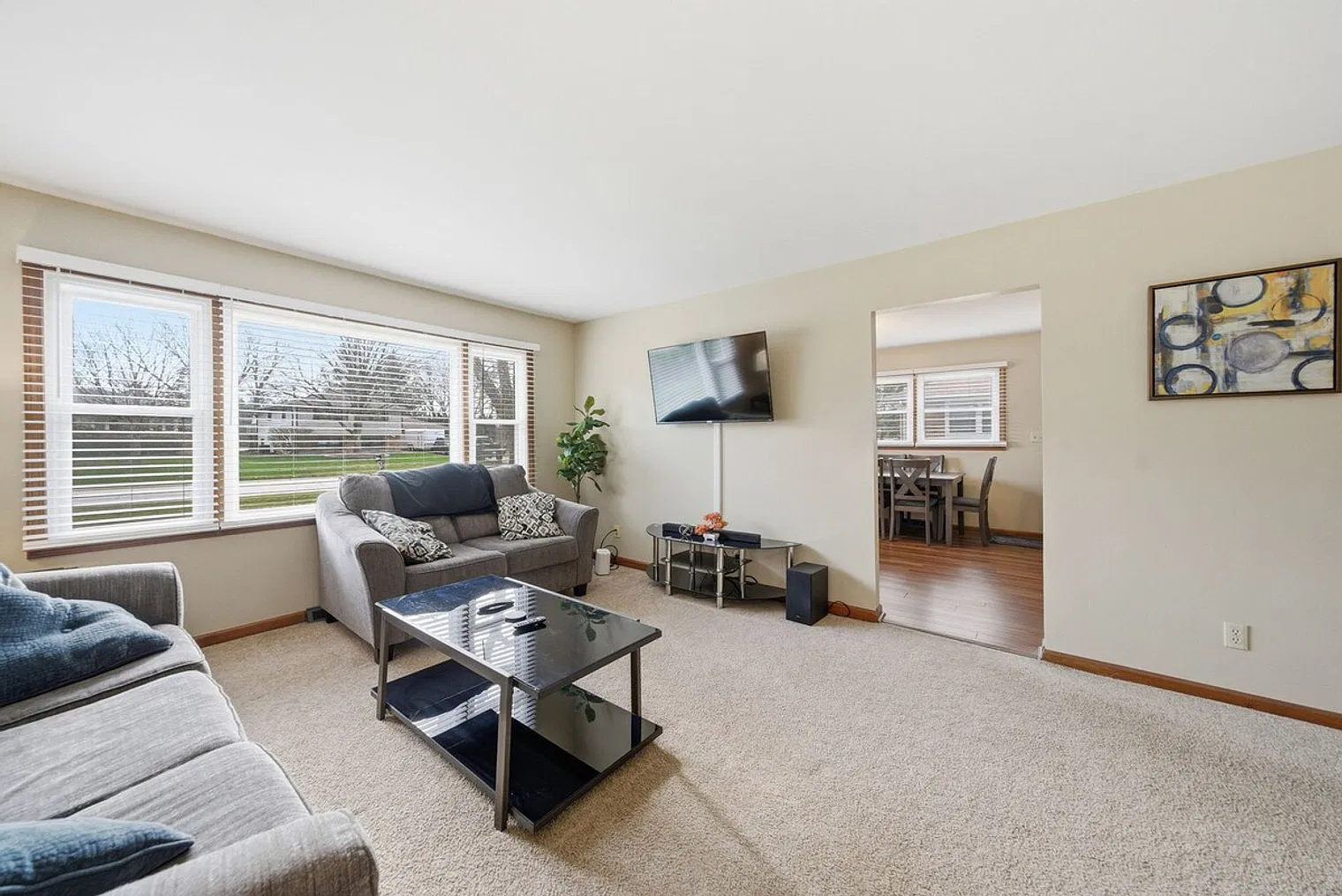 2 bed, 3.0 bath, 1001 sqft, $4,440 — Photo 3