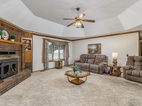 4th image of 417 Lantern Ln