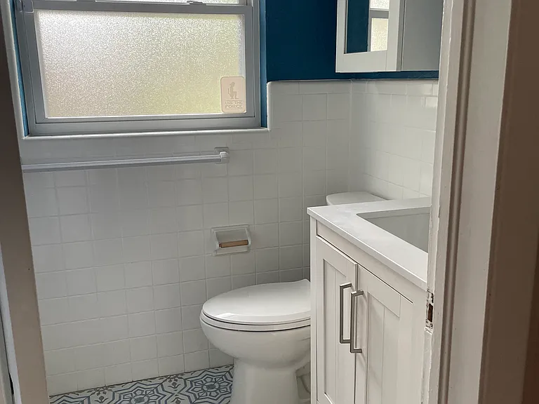 1032 NE 19th Pl — Photo 9