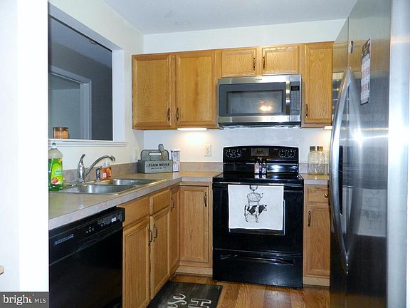 4th image of 244 N 2nd St APT F
