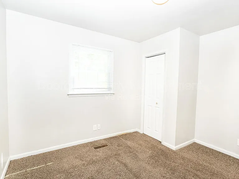 5200 Fagan St — Photo 8