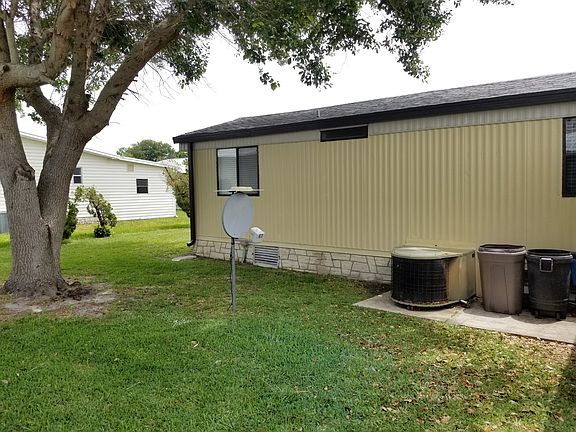 5th image of 257 Dolphin Cir
