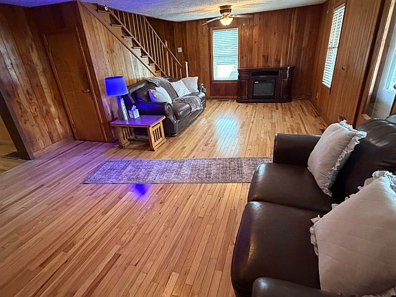 2nd image of 181 Conrad St