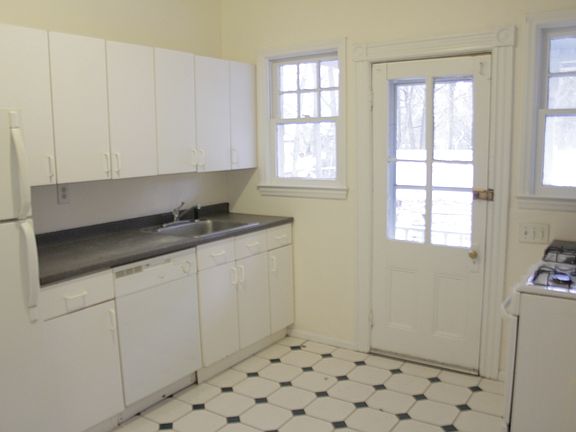 5th image of 209 Sea Cliff Ave