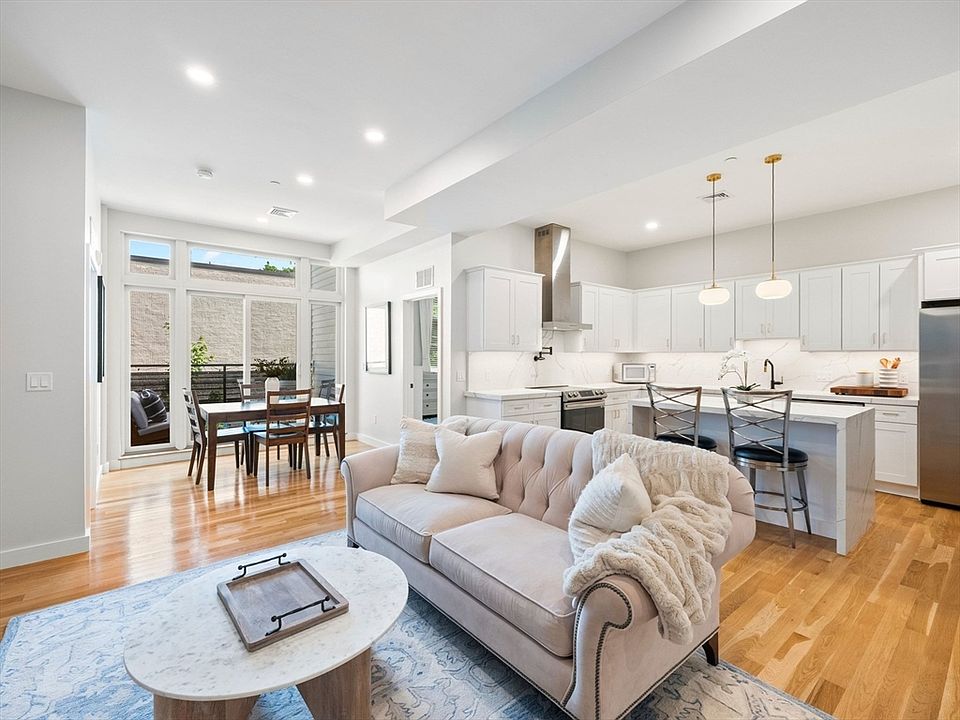 1st image of 531 Main St #1002