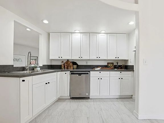 4th image of 10714 Valley Spring Ln #10718