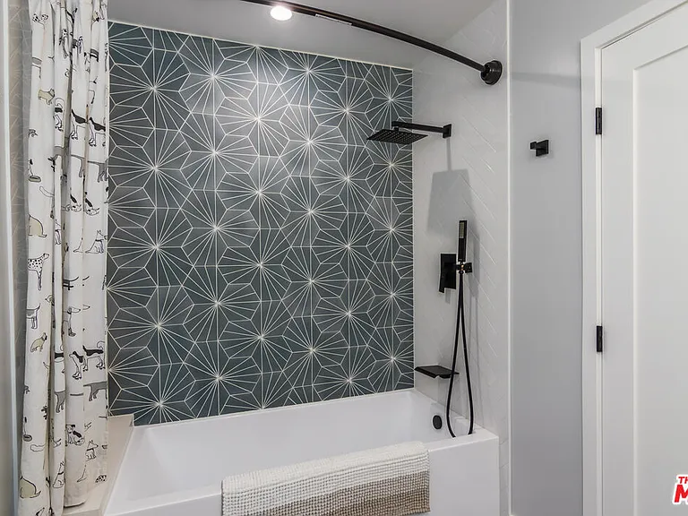 4821 Heaven Ave — Photo 20