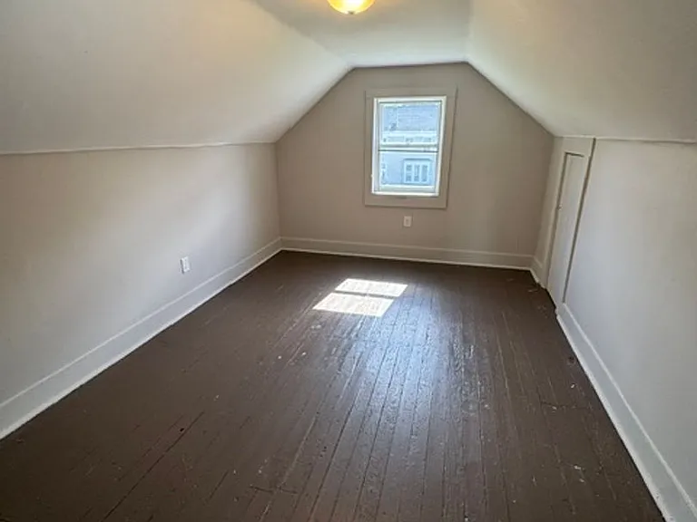 704 Davis St — Photo 9