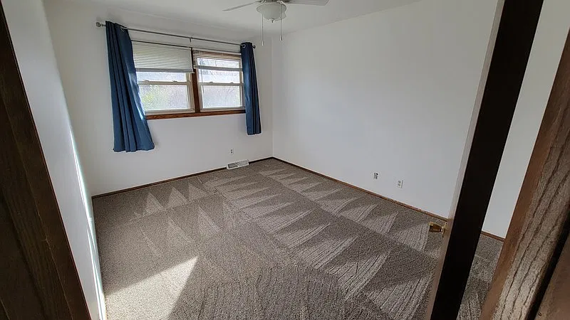 8233 Imperial — Photo 4