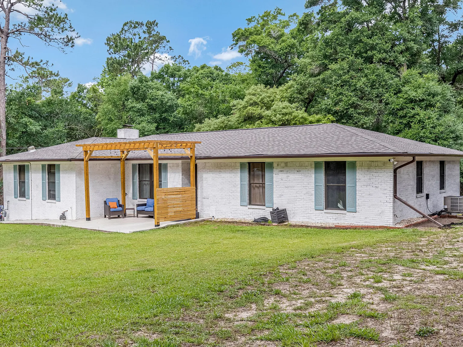3 bed, 1932 sqft, $2,200 — Photo 1