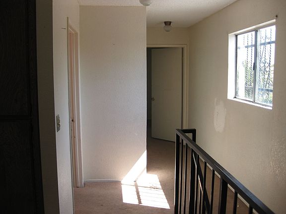 5th image of 1921 E 92nd St