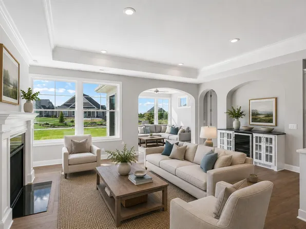 48 Spring Farm Rd, North Oaks, MN 55127