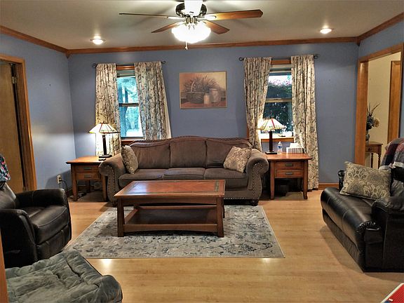 3rd image of 36 Shamrock Dr