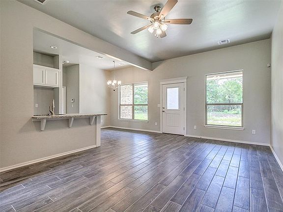 3rd image of 343613 Round Rock Dr