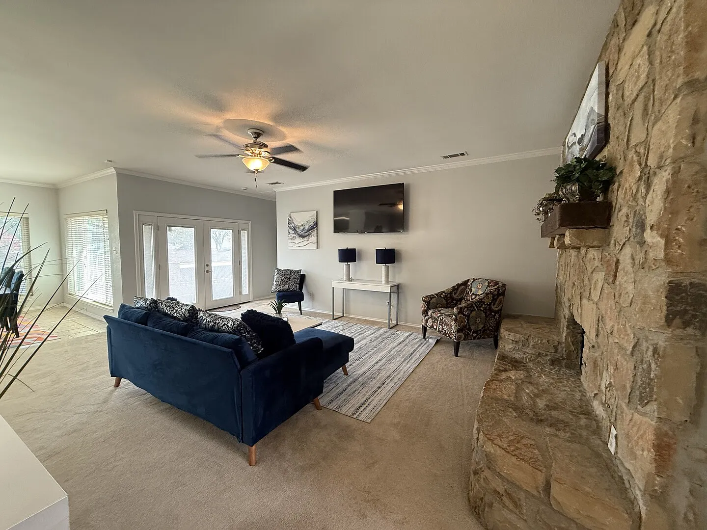 FL021 32min to UNT Base - Sleeps 6 - Free Parking-Fast WiFi — Photo 1