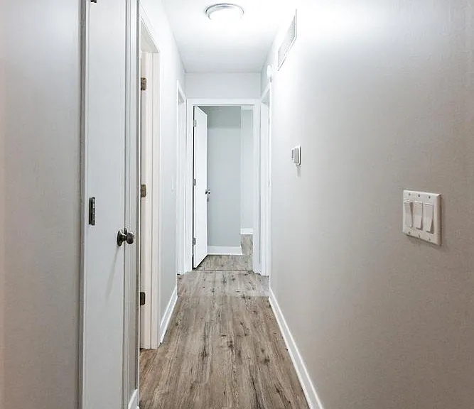 Hallway to Bedrooms/Full Bath Area