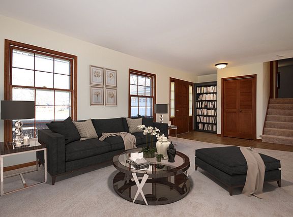 2nd image of 1110 N Carlyle Ct