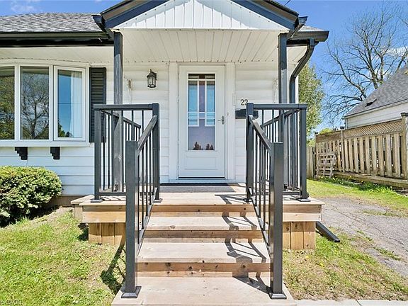 3rd image of 22 Churchill Cres E