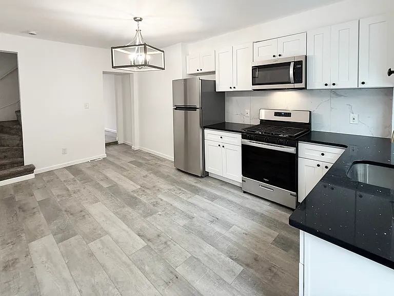 210 Washington St — Photo 3