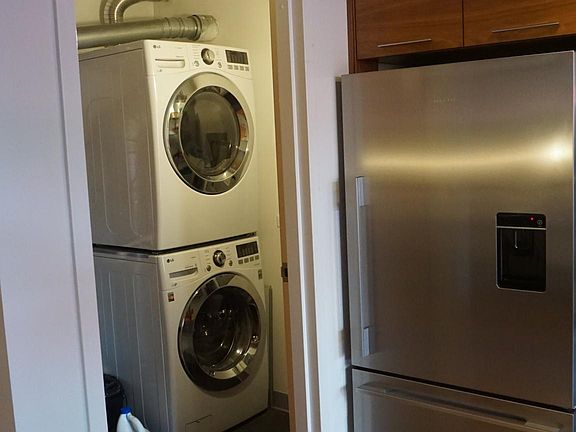 4th image of 2333 W Saint Paul Ave APT 201