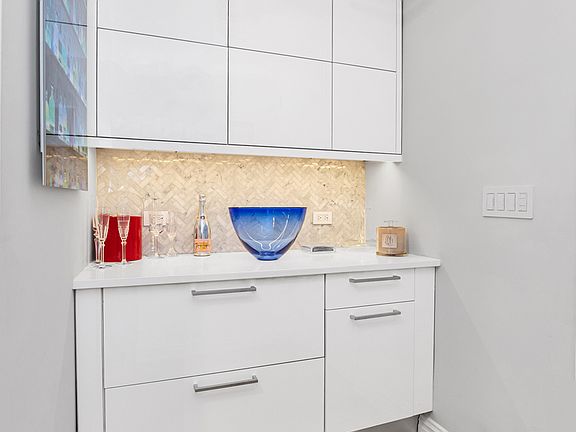 4th image of 1438 3rd Ave APT 9E