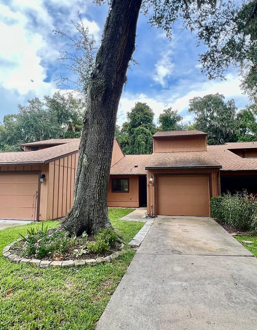3 bed, 1212 sqft, $1,995 — Photo 1