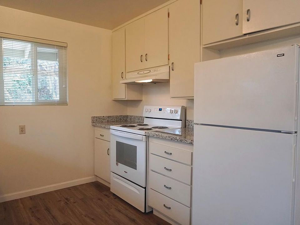 1st image of 944 Weldwood Ct APT 3