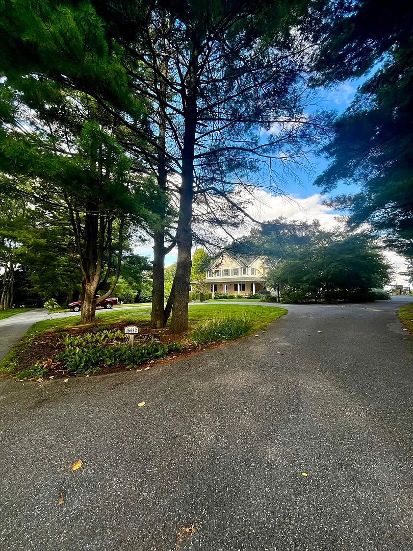 Charming 4BD/3.5BA Home in Upperco, MD! — Photo 3