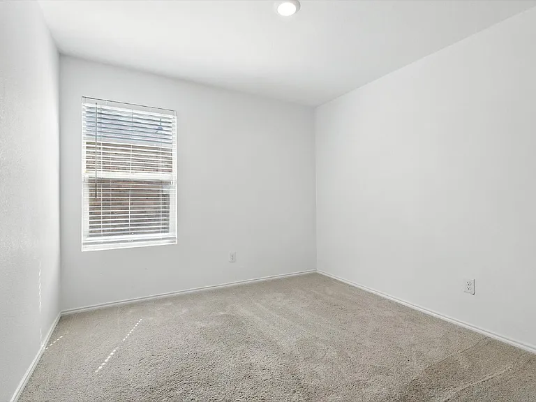 1653 Bluffview Dr — Photo 7