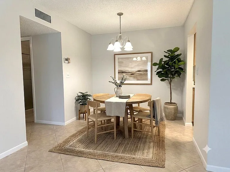 1202 S Drive Cir #A — Photo 6