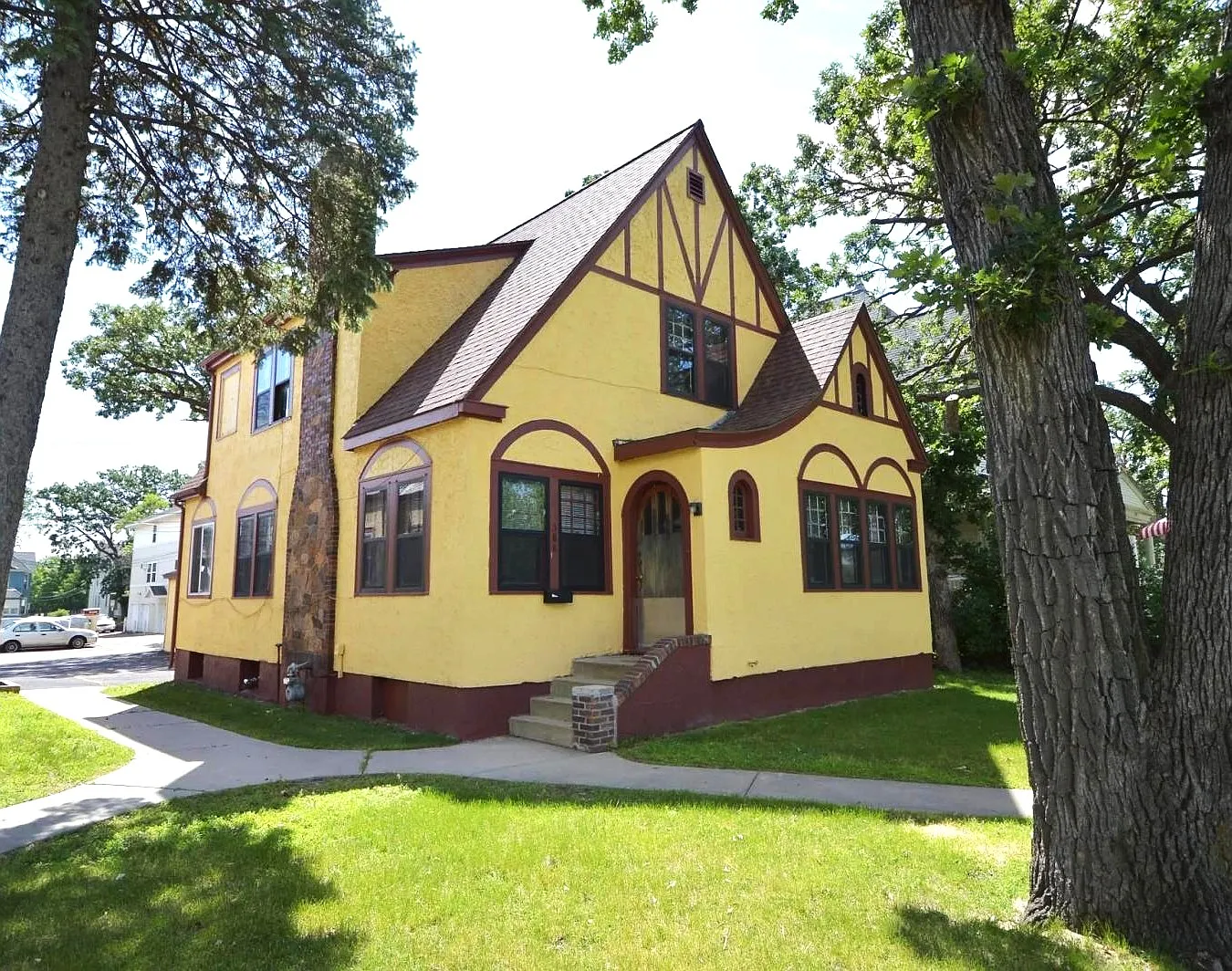 8 bed, $2,150 — Photo 1