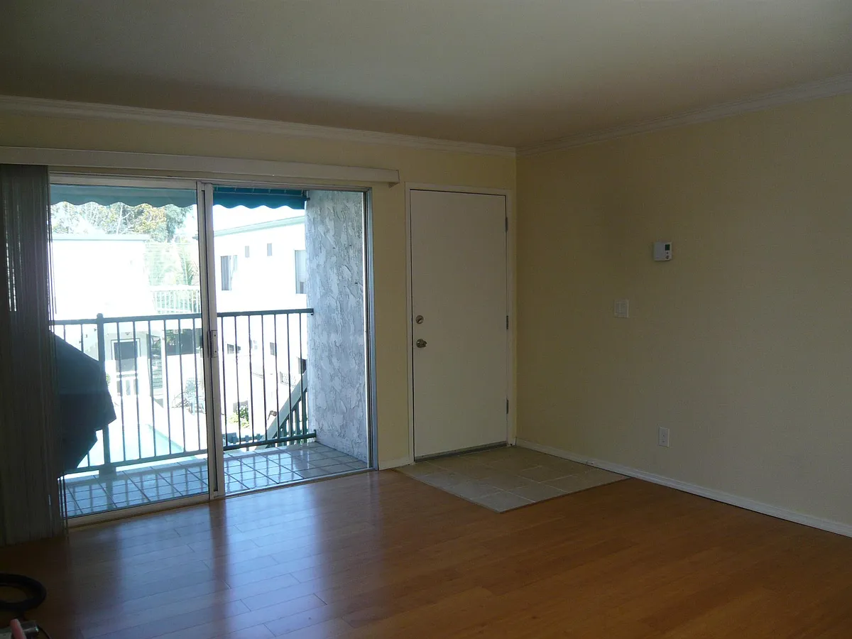 Building Photo - 4404 Bond St #L