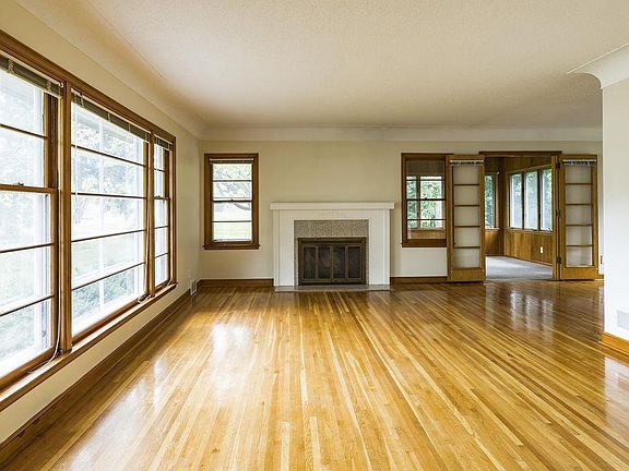 3rd image of 349 21st Ave N