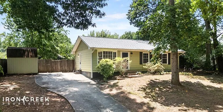 16 King Arthur Pl — Photo 1