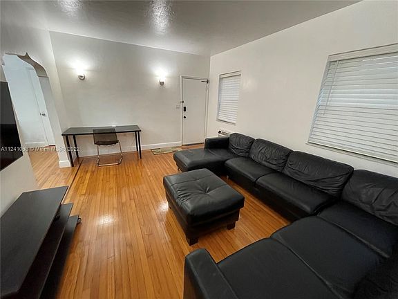 2nd image of 2901 Sheridan Ave #6