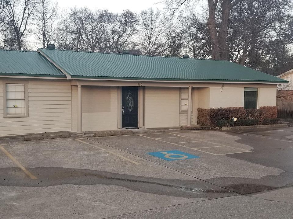 1st image of 200 Robert E Lee Dr