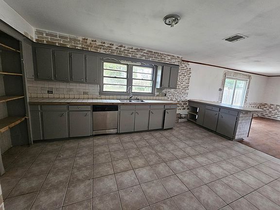 5th image of 1743 Acadian Dr