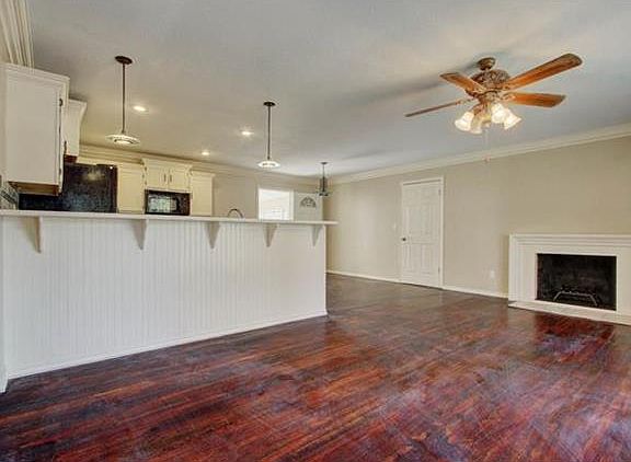 2nd image of 13521 Applewood Dr