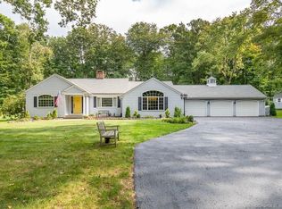 7 Watrous Ln, Woodbridge, CT 06525