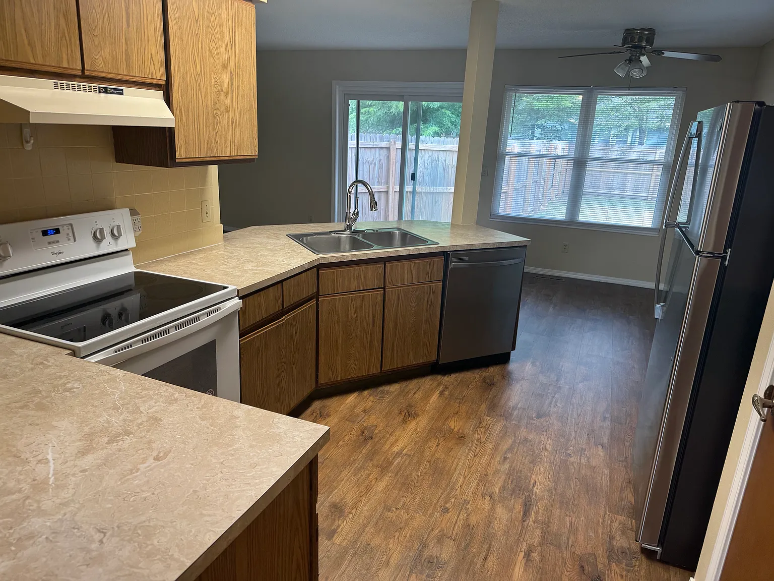 3 bed, 110 sqft, $1,150 — Photo 3