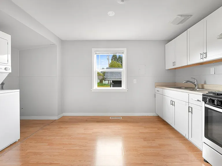 1056 Harrison Ave — Photo 5