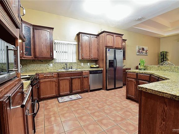 5th image of 916 E Dorothy Cir