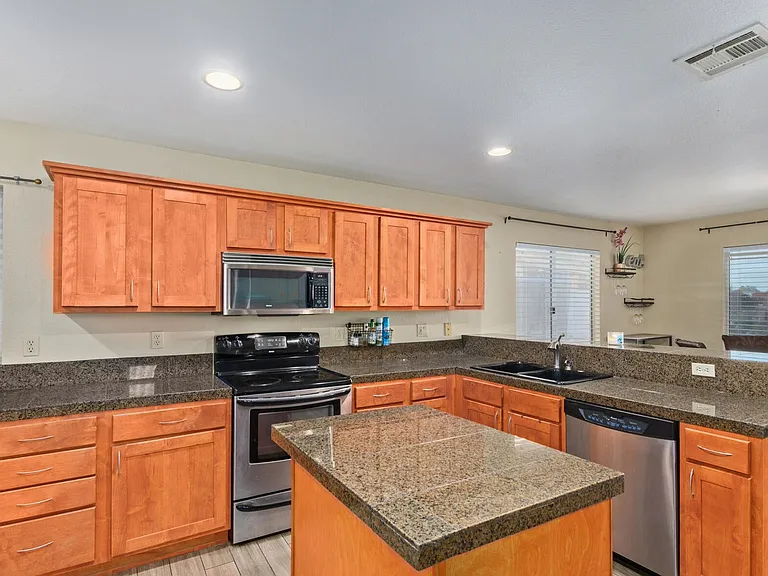 6916 W Tina Ln — Photo 9