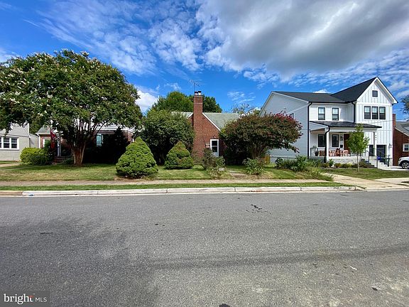 2nd image of 701 N Emerson St