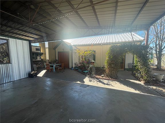 2nd image of 1012 Farquhar St