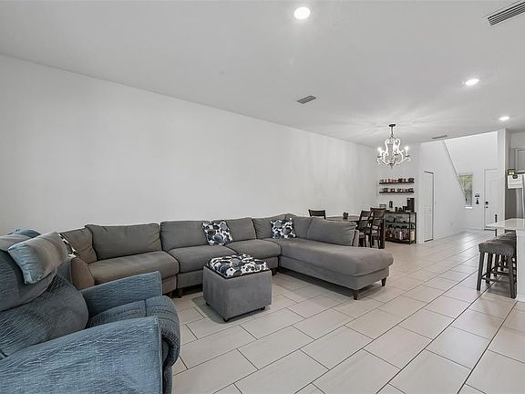 3rd image of 5518 LOS ROBLES COURT