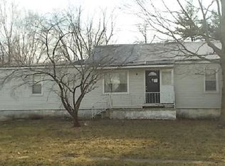 315 Linkins Ave, Tovey, IL 62570