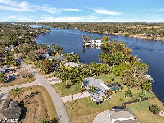 2nd image of 14526 Riverside Dr